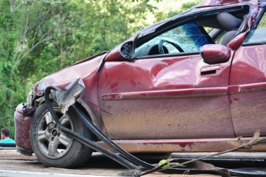 Strašna nesreća kod Mostara: Povređenog izvlačili iz smrskanog vozila!