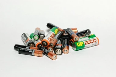 Trik koji će vam sigurno koristiti: Evo kako da vam baterije traju duže