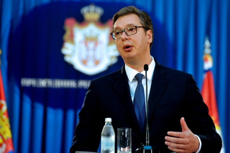Vučić poručio opozicionim liderima: Odredite sami izborne uslove, pobedićemo vas platama, penzijama i autoputevima!