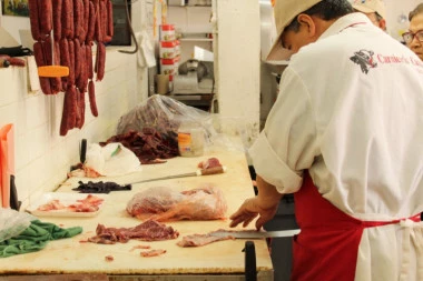 Pirotski veterinari upozoravaju na zaraženo svinjsko meso: Trihinela može izazvati ozbiljne zdravstvene probleme i SMRT!