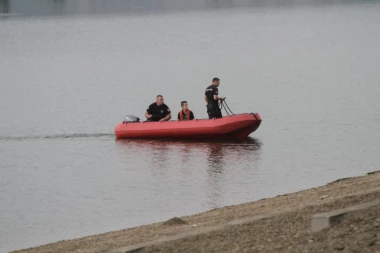 POTRAGA JOŠ TRAJE: Ronioci Žandarmerije traže devojčicu (7) koja se juče utopila u Tisi! Meštani otkrili CRNU brojku vezanu za tu reku