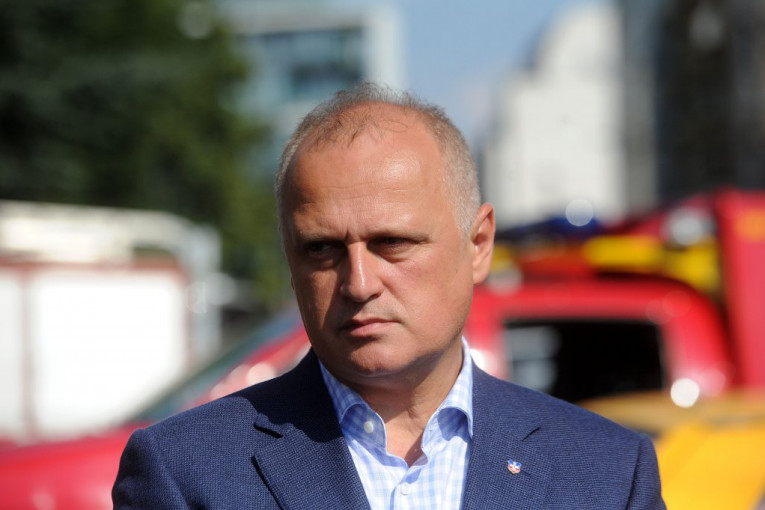 Vesić: Đilas bojkotuje rad Skupštine, ali platu uredno prima!