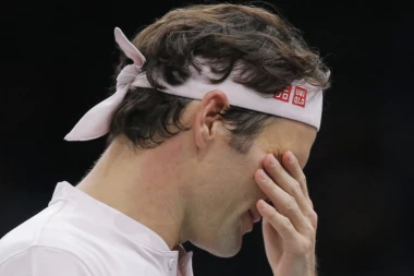 VELIKA DRAMA U DOHI: Federer SLAVIO posle 400 dana! Švajcarac PREŽIVEO Britanca za prolaz!