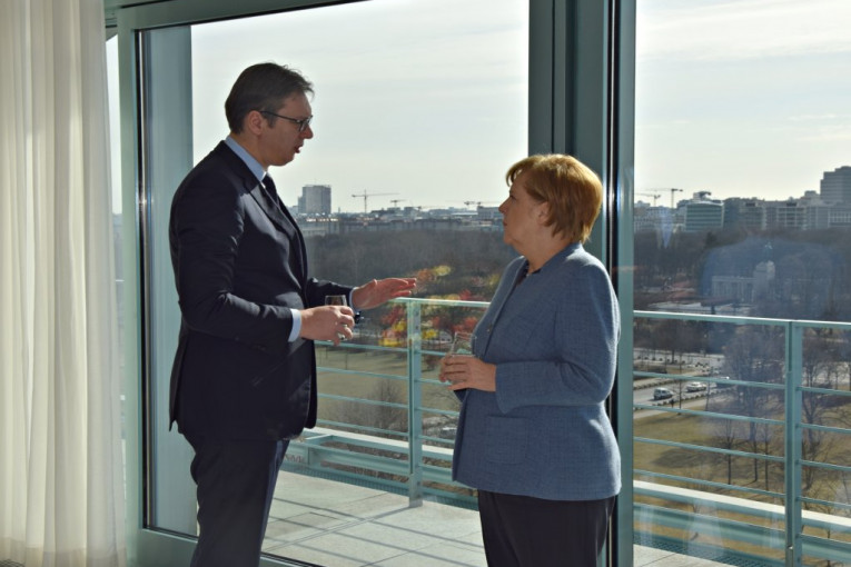 Merkelova traži sastanak sa Vučićem: Tema je Kosovo!