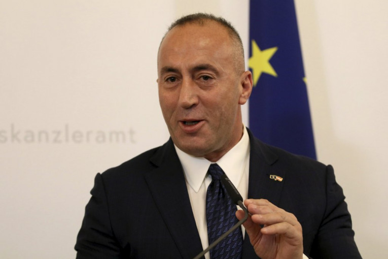 (FOTO) Udarila ga rakija u glavu? Haradinaj posetio srpsku porodicu u Orliću, a onda je izgovorio OVU boleštinu!