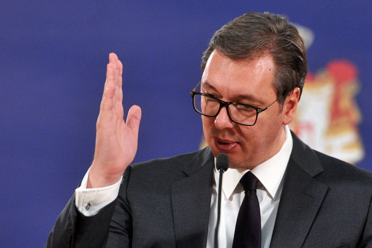 Predsednik Vučić u autorskom tekstu poručio: Važno je postati deo EU, ali najpre preživeti