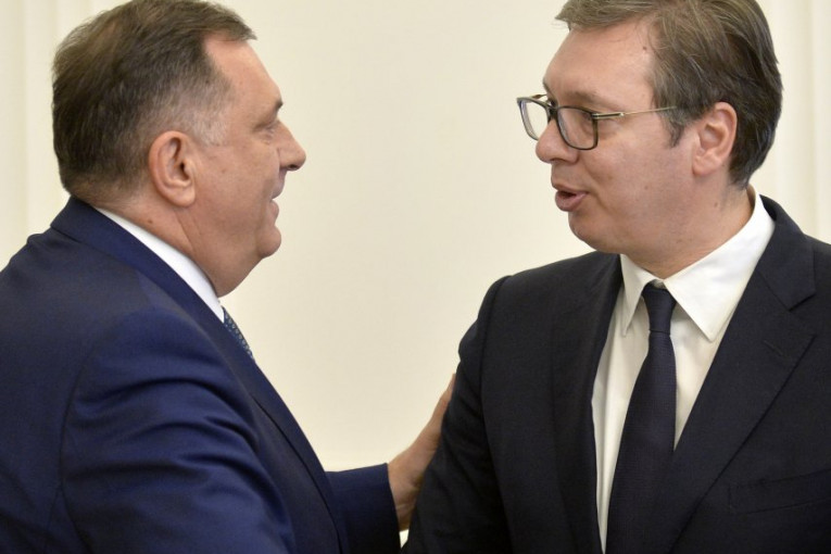 (FOTO) Bratski susret u Tirani! Vučić i Dodik razgovarali uoči Samita Brdo-Brioni!
