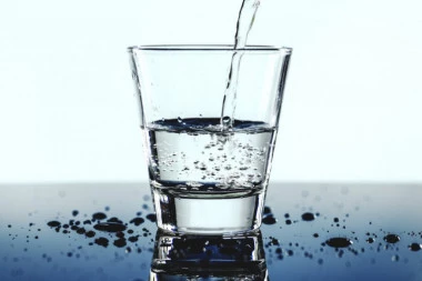 Evo šta se dešava sa vašim telom ukoliko jutro započnete sa čašom mlake vode