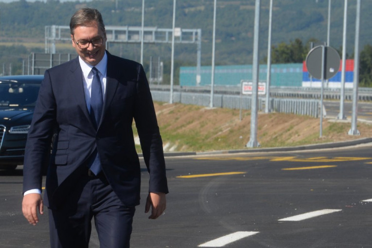 Vučić delima obesmislio hajku opozicije: Država ima novca, gradićemo još više auto-puteva