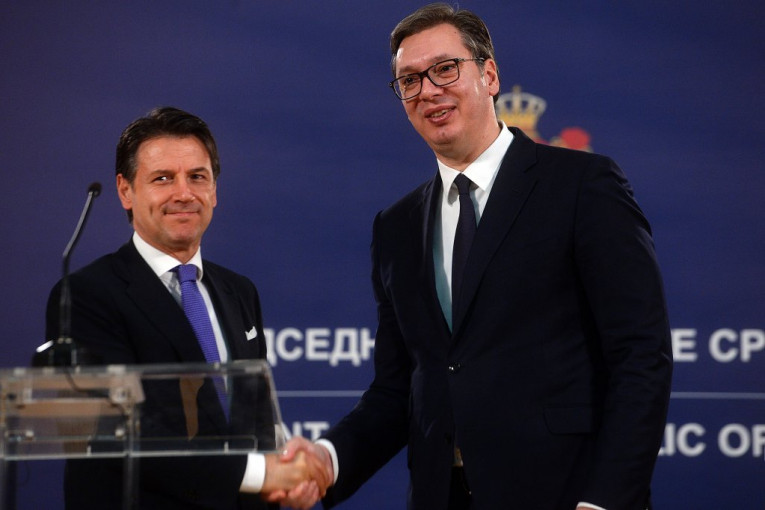 Slučajan susret u Rimu: Vučić razgovarao sa Konteom