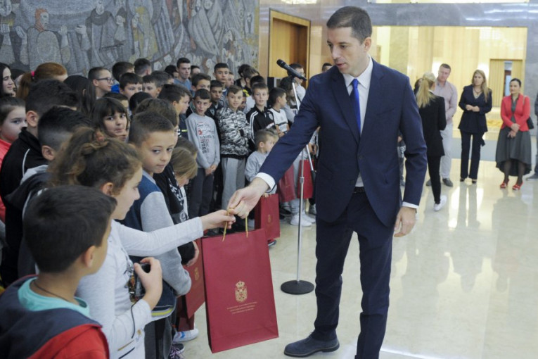 Marko Đurić primio decu sa Kosova: Ovo je vaš grad, vaša prestonica
