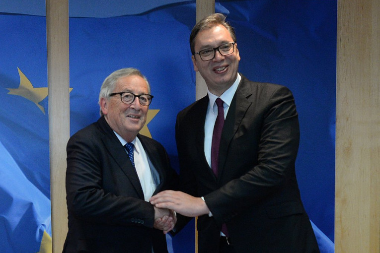 Vučić se sastao sa Junkerom i Hanom u Briselu
