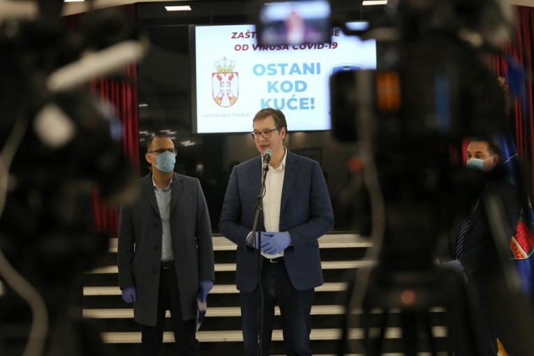 (VIDEO) Vučić stigao u žarište korone: Novopazarci dobili 13 respiratora