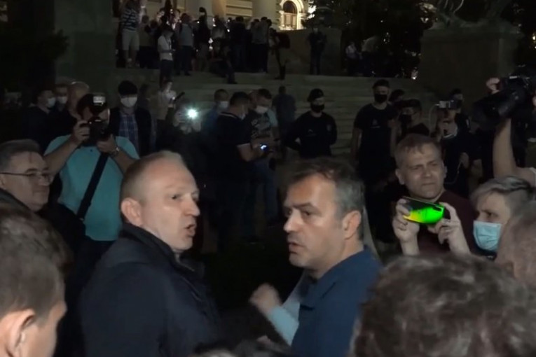 Prebrojavali svoje na prstima! Procurio šok snimak sa protesta: Sergej: Koji su naši?; Đilas: Ovi ovde, njihovi u svi ostali
