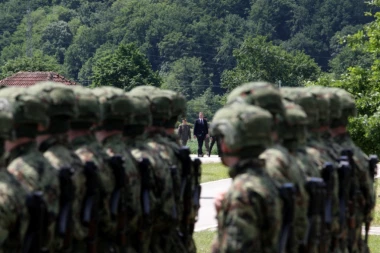 Vučić najavio najveću vojnu paradu u poslednjih 75 godina