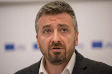 Opozicioni novinar (nije) se izvinio Gašiću