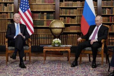 JEDAN OSMEH I KAMENE FACE! Analitičari govora tela već otkrili SVE o odnosu Putina i Bajdena, a evo šta je ruski lider poručio Amerikancu!