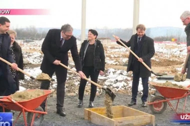 Vučić na polaganju kamena temeljca za fabriku Bizerba: Prosečna bruto plata će biti preko 1.100 evra