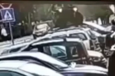 UZNEMIRUJUĆI SNIMAK IZ SMEDEREVSKE PALANKE: Kvad izgubio kontrolu i napravio haos u centru grada (VIDEO)