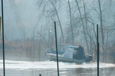 ISPLIVALO TELO SA VEZANIM RUKAMA I NOGAMA: Horor na Dunavu kod Starih Banovaca (FOTO/VIDEO)