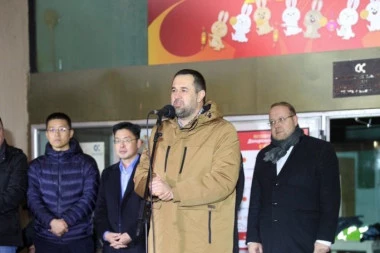KARAVAN PRIJATELJSTVA U BORU: Vlada Srbije i ambasada Kine u saradnji sa gradom prikupilo donaciju za Opštu bolnicu - za samo četiri sata 338.530 dinara (FOTO)