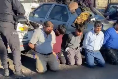 BIJU I NE TREPĆU! Pogledajte kako turska policija MLATI LOPOVE uhvaćene u pljački zgrada urušenih u zemljotresima! (VIDEO)