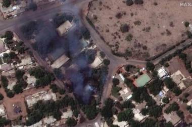 GORI POZNATI NEBODER U SUDANU! Dim i vatra kuljaju na sve strane (VIDEO)