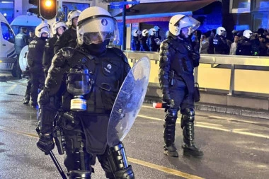 JOŠ JEDNA ŽRTVA POLICIJE U FRANCUSKOJ? UBIJEN DEMONSTRANT U MARSELJU:  Pogođen gumenim metkom u grudi!