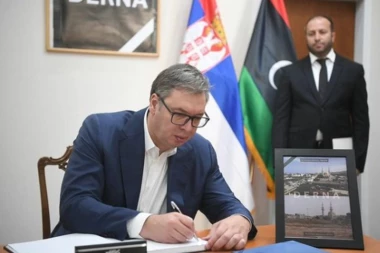 SAOSEĆAMO SA TUGOM I BOLOM PRIJATELJSKOG NARODA! Vučić se upisao u knjigu žalosti nakon poplava u Libiji! (FOTO)