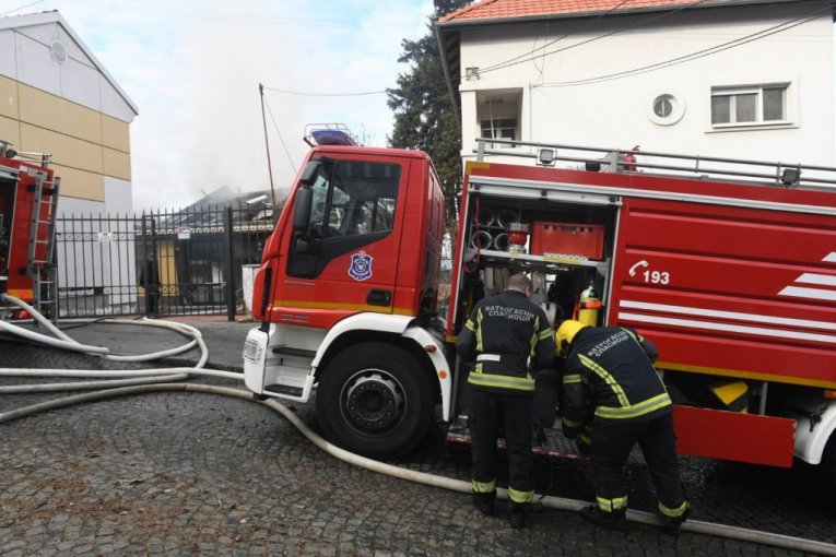 Drama Na Banovom Brdu Gori Cela Stambena Zgrada Vatrogasci