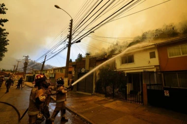 POŽARI BESNE U ČILEU, VATRA ZA SADA ODNELA PREKO 50 ŽIVOTA! Vatrena stihija kreće ka gradovima!