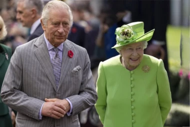 SKANDAL ZA SKANDALOM NA BRITANSKOM DVORU: Najpoznatija slika kraljice Elizabete takođe je LAŽNA? (FOTO)