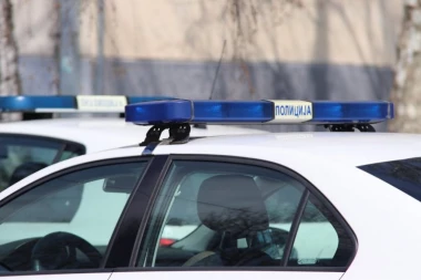 POLICIJA ZATEKLA DILERA NA DELU! Uhapšene tri osobe zbog trgovine drogom u Nišu