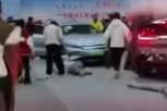 HAOS NA SAJMU AUTOMOBILA: Električni auto povredio pet osoba, šta je krenulo po zlu?
