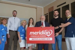ZA VASKRS S LJUBAVLJU: Meridian fondacija i Crvena zvezda uručili donaciju Institutu za majku i dete
