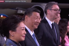SI U PRATNJI MIGOVA SLETEO U BEOGRAD! Spektakularni doček kineskog predsednika, ori se ''IGRALE SE DELIJE'' na beogradskom aerodromu!