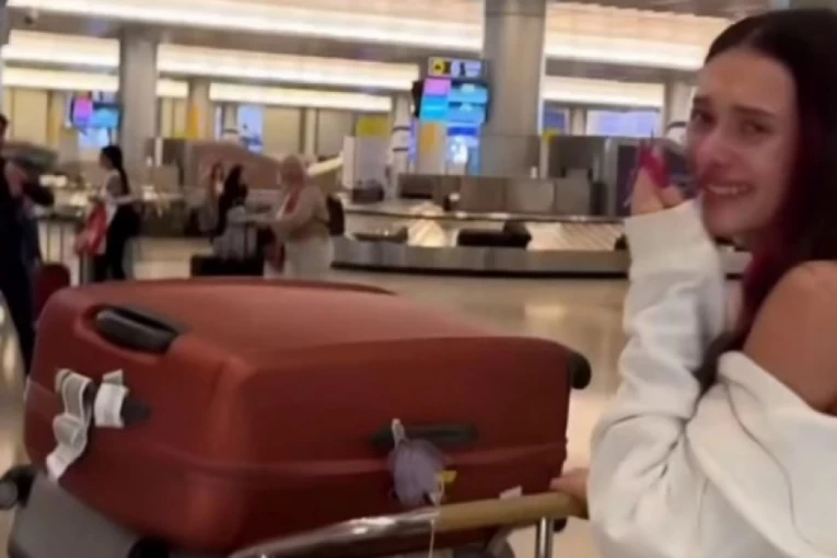 Predstavnica Izraela u suzama sletela u svoju zemlju: Posle svih skandala ovo je sačekalo na domaćem aerodromu (FOTO)