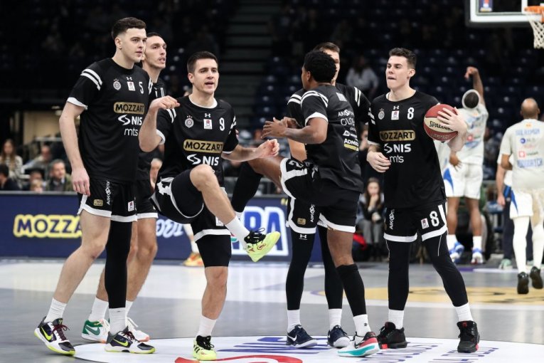 ROVOVSKA BORBA U ARENI NA POLUVREMENU Partizan se muči za 12 pobedu u