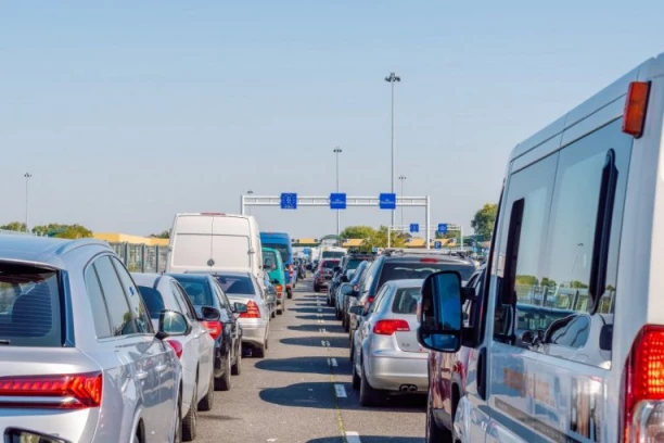 SPREMITE SE ZA PAKAO NA PUTU: Evo gde će se sve IZVODITI RADOVI! Očekujte KILOMETARSKE KOLONE