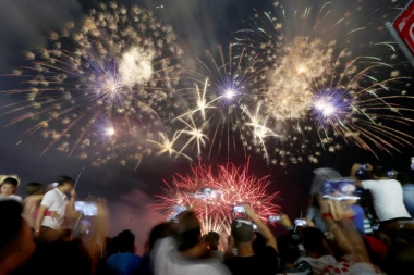 TRI OPCIJE ZA NOVU GODINU: SAZNAJEMO koji predlozi će se naći pred članovima Kriznog štaba na SUTRAŠNJOJ sednici!