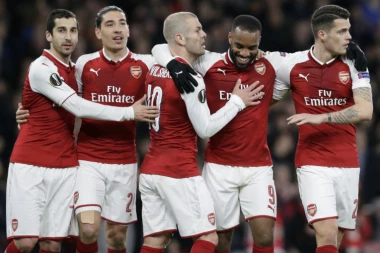 (FOTO) "Tobdžije" dobile novu garnituru: ARSENAL OTKRIO DRESOVE ZA NAREDNU SEZONU!