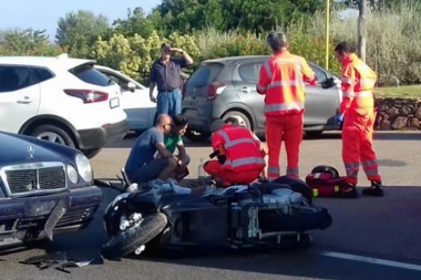 (VIDEO) Ovako je Džordž Kluni ZBAČEN S MOTORA kada se zakucao u "mercedes"!