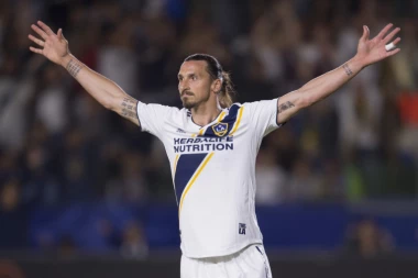 (FOTO) Pa, je li zlatan? Evo šta je Ibrahimović kupio sebi za rođendan!