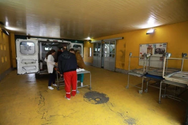 Saobraćajna nesreća u Beogradu: Povređene tri osobe, hitno transportovane u Urgentni centar