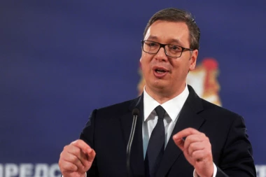 Vučić za "Fajnenšl tajms" o protestima: Hoću da slušam narod, al' ne i one koji su uništili budućnost ove zemlje