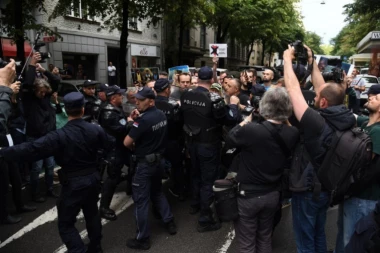 (VIDEO) Festival Mirdita otvoren uz kordon policije i Zavetnike