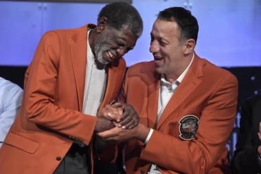 (FOTO/VIDEO) VLADE DIVAC UŠAO U KUĆU SLAVNIH! Poslao moćnu poruku Bjelici i Bogdanu!