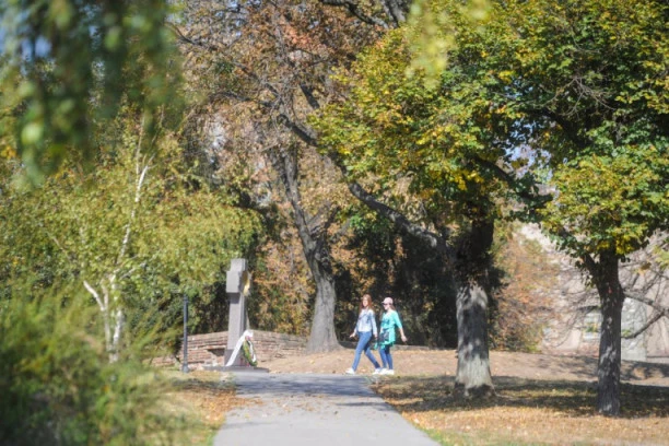 SUTRA POČINJE JESEN, A VREME ĆE BITI PRAVO LETNJE! Neverovatno šta nas čeka u oktobru!