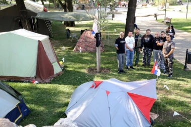 NASTAVLJA SE LINČ STUDENATA KOJI ŽELE DA UČE: Objavili im brojeve telefona