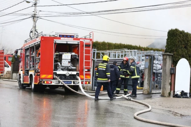 SRUŠILA SE ZGRADA, IZ NJENIH RUŠEVINA IZVUKLI TELA DECE! Čitava porodica ostala zatrpana!